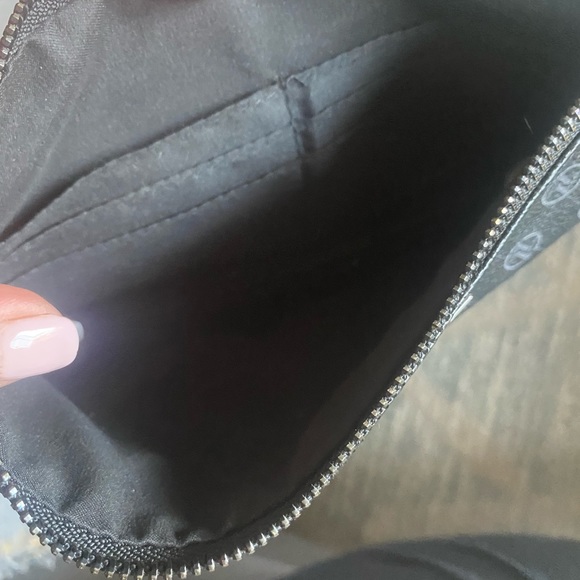 Ladies wristlet - Picture 2 of 4